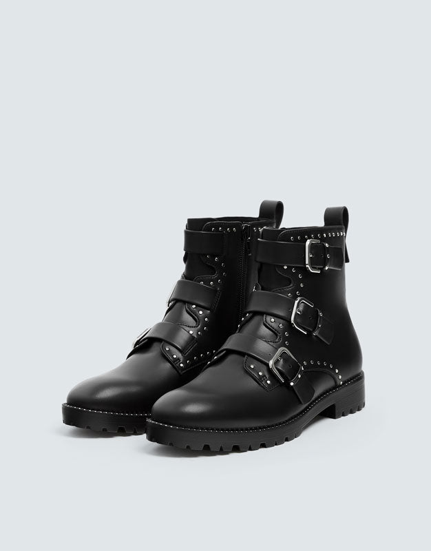 Sweatshirt with slogan on back