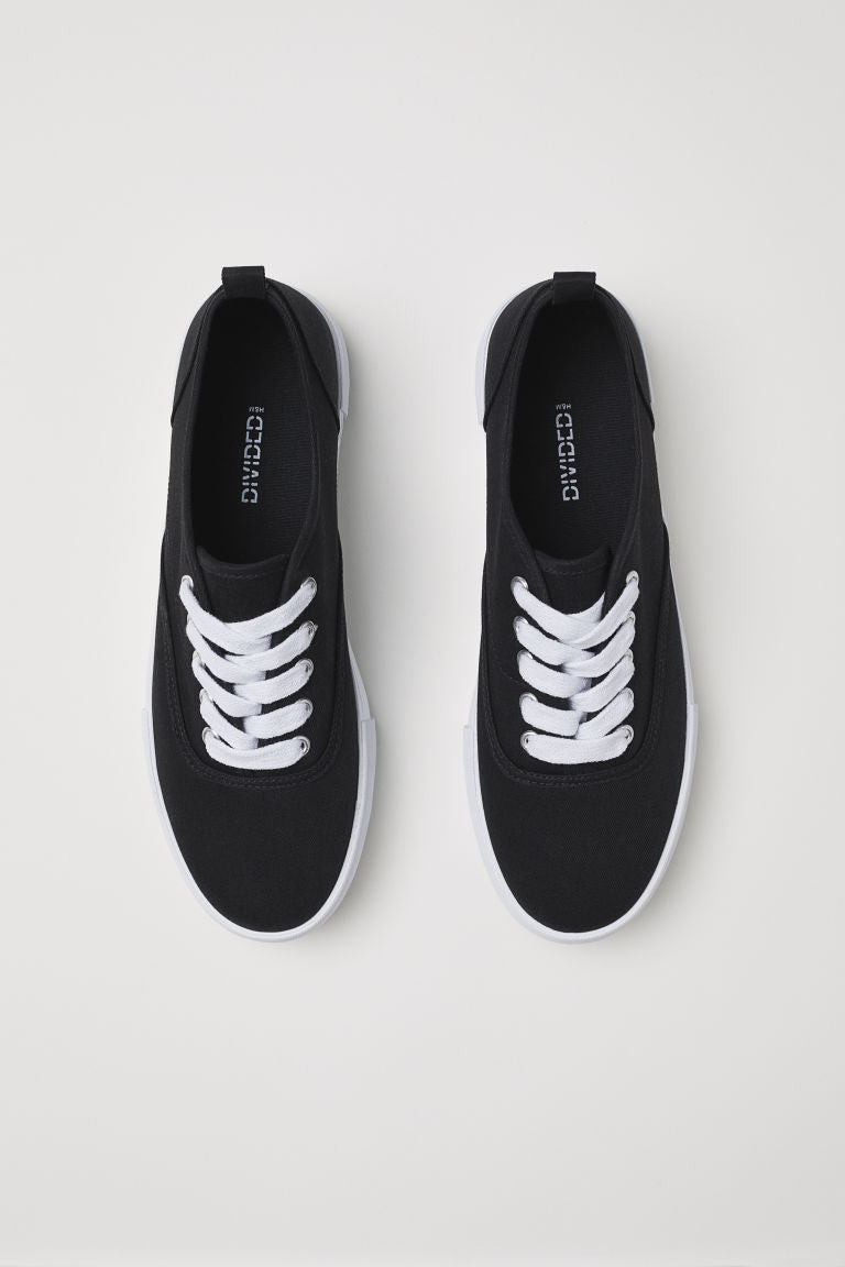 Trainers with elastic gores